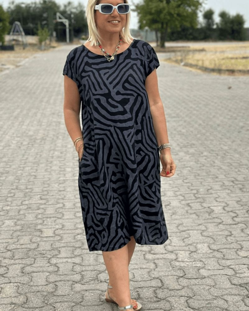 Nelia – Kjole med rund hals og mønster