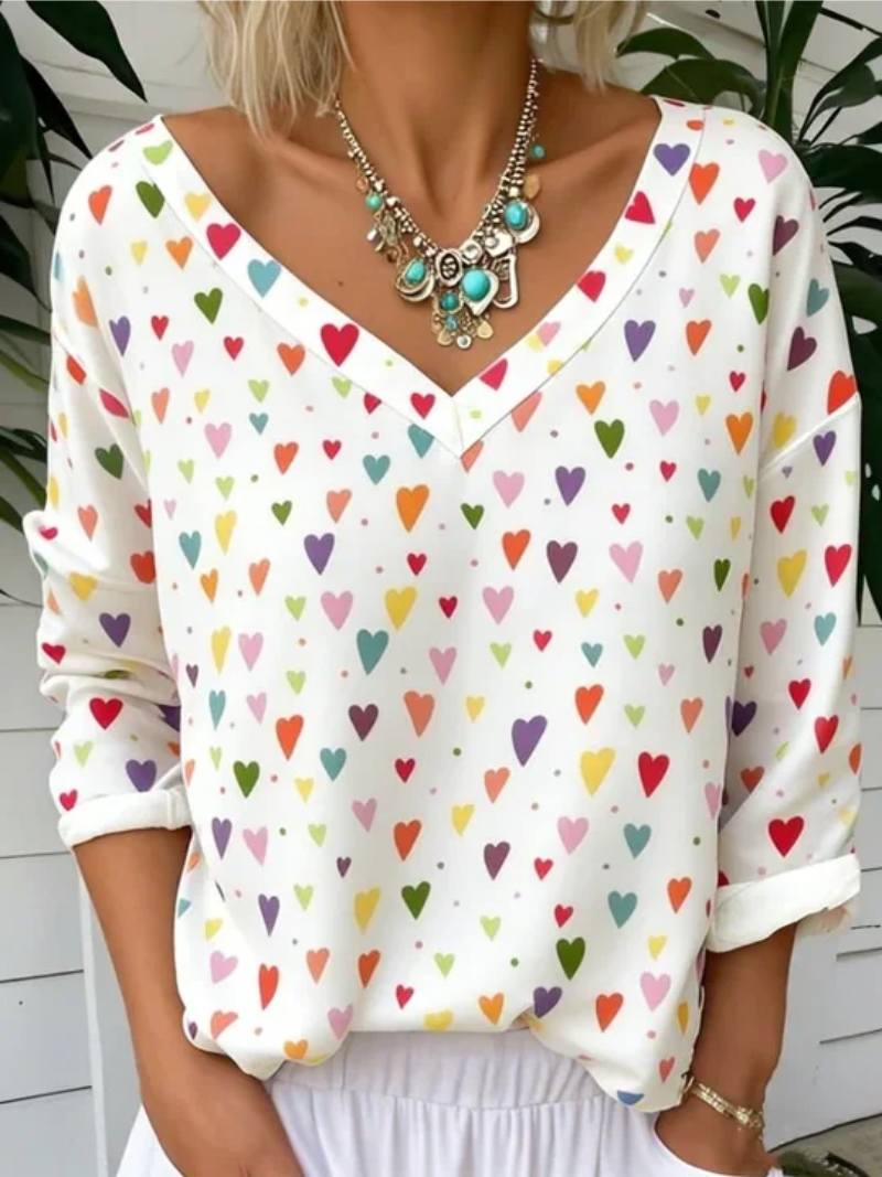 Clara – Bluse med V-hals og hjerteprint