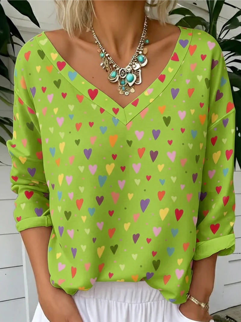 Clara – Bluse med V-hals og hjerteprint