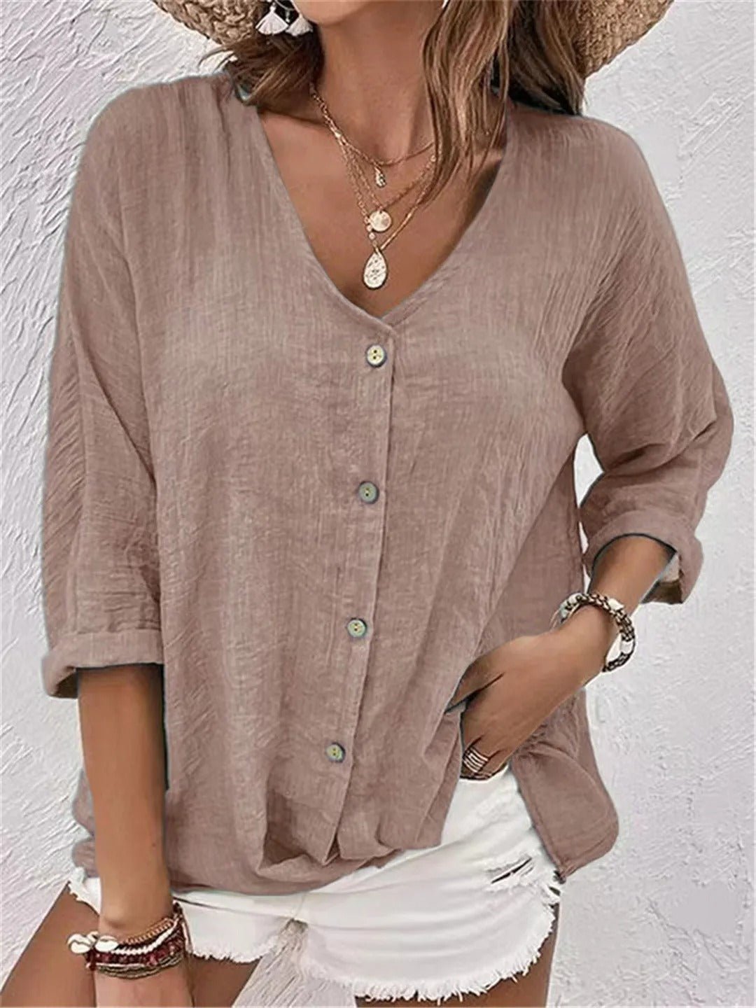 Liva – Bluse med V-hals og knapper