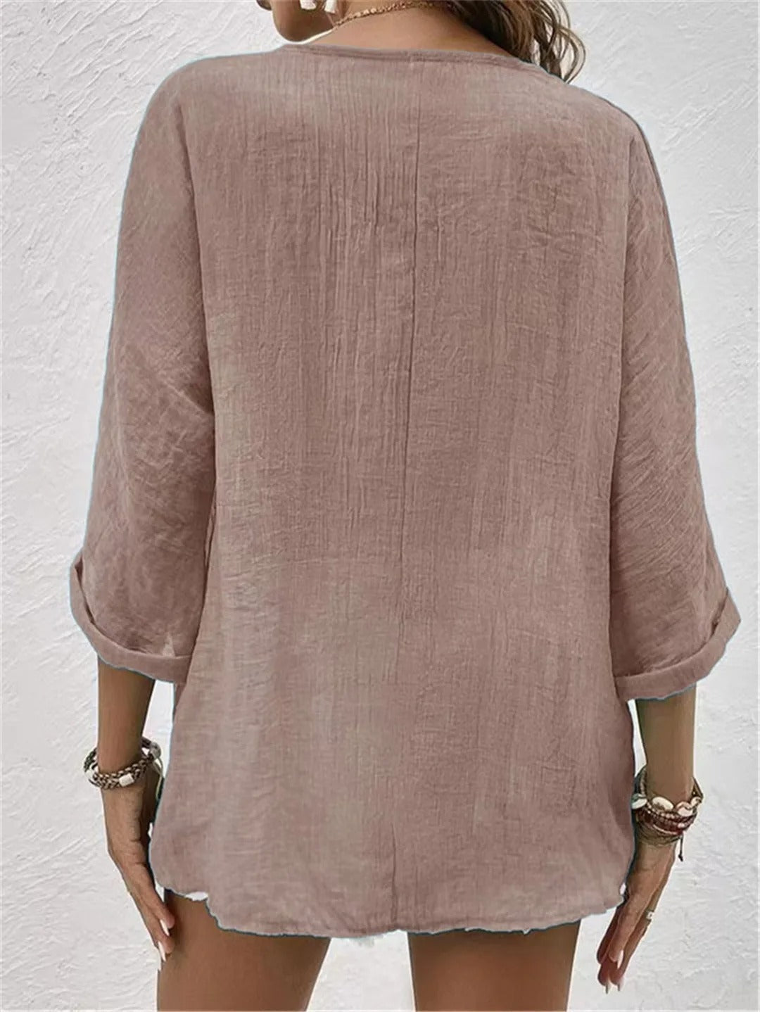 Liva – Bluse med V-hals og knapper