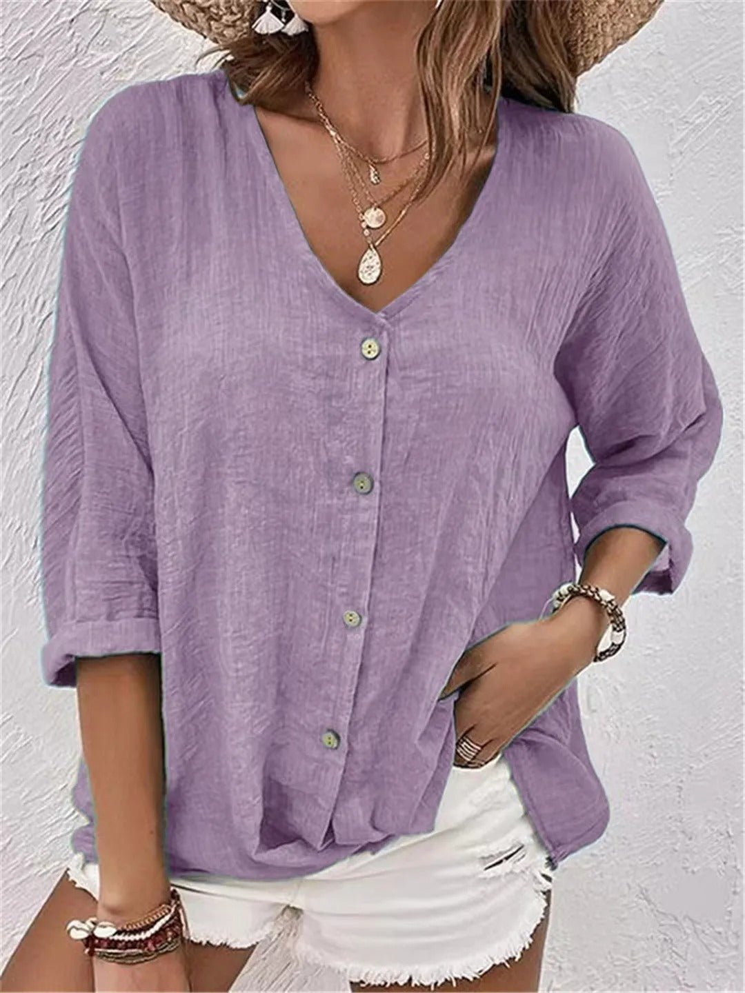 Liva – Bluse med V-hals og knapper