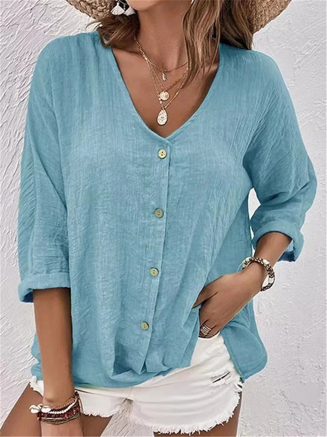 Liva – Bluse med V-hals og knapper