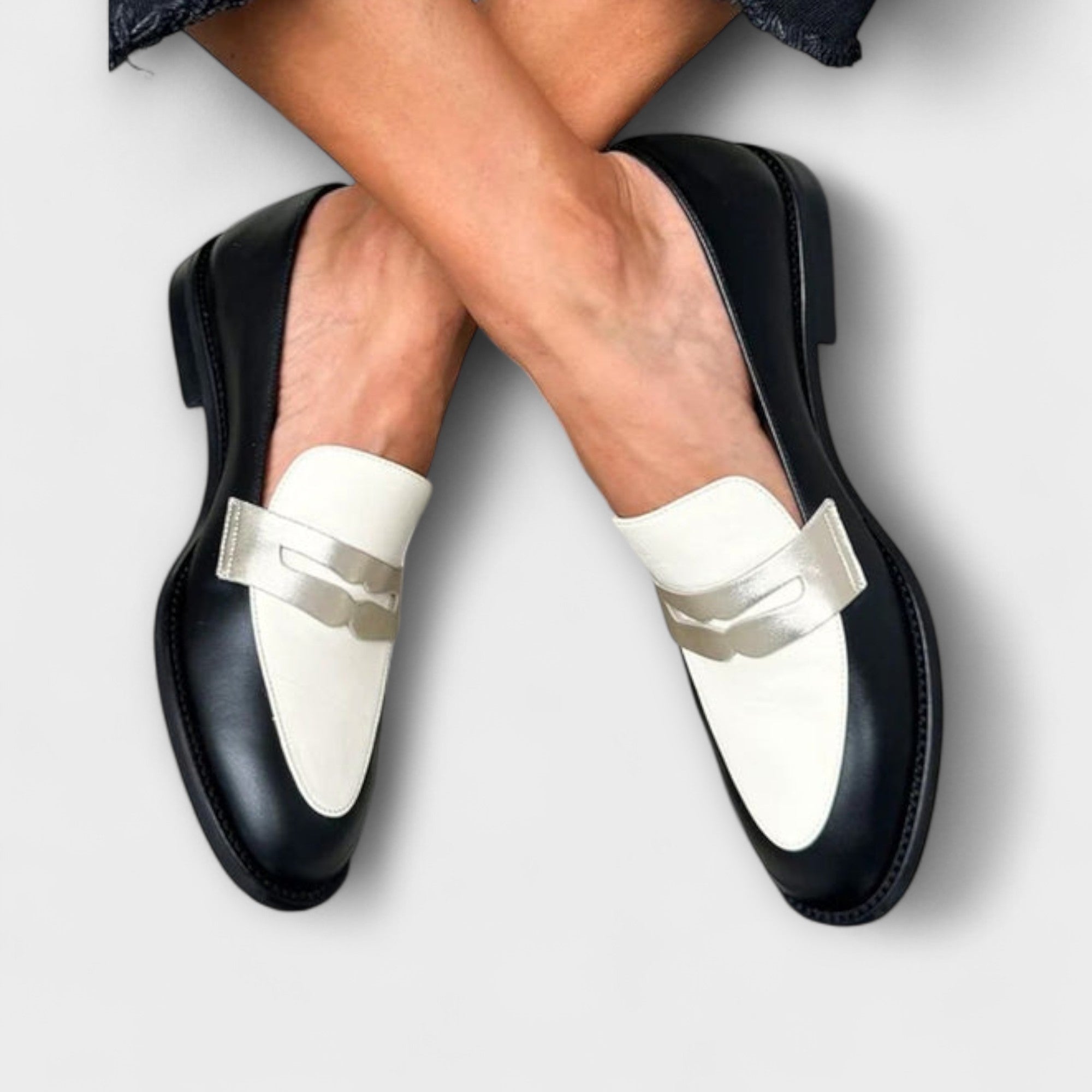 Xara – Sorte Loafers med Metal Glans