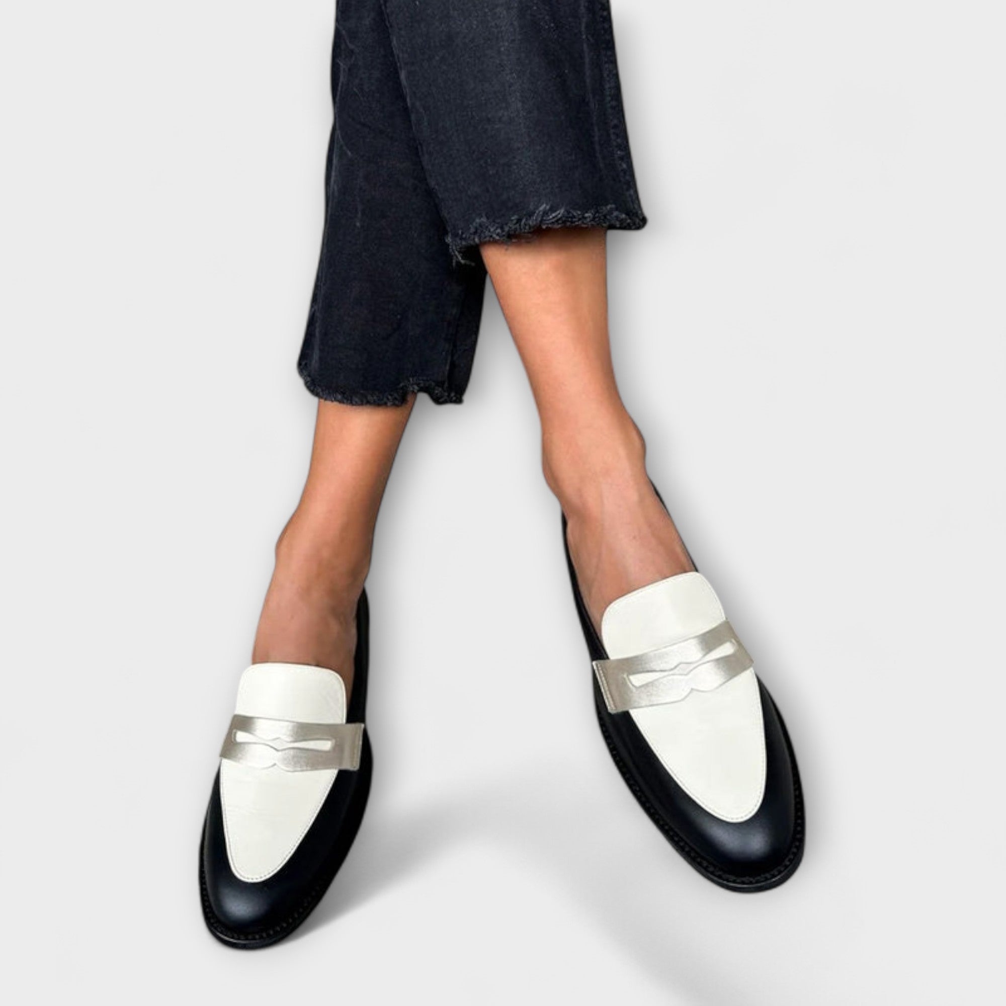Xara – Sorte Loafers med Metal Glans