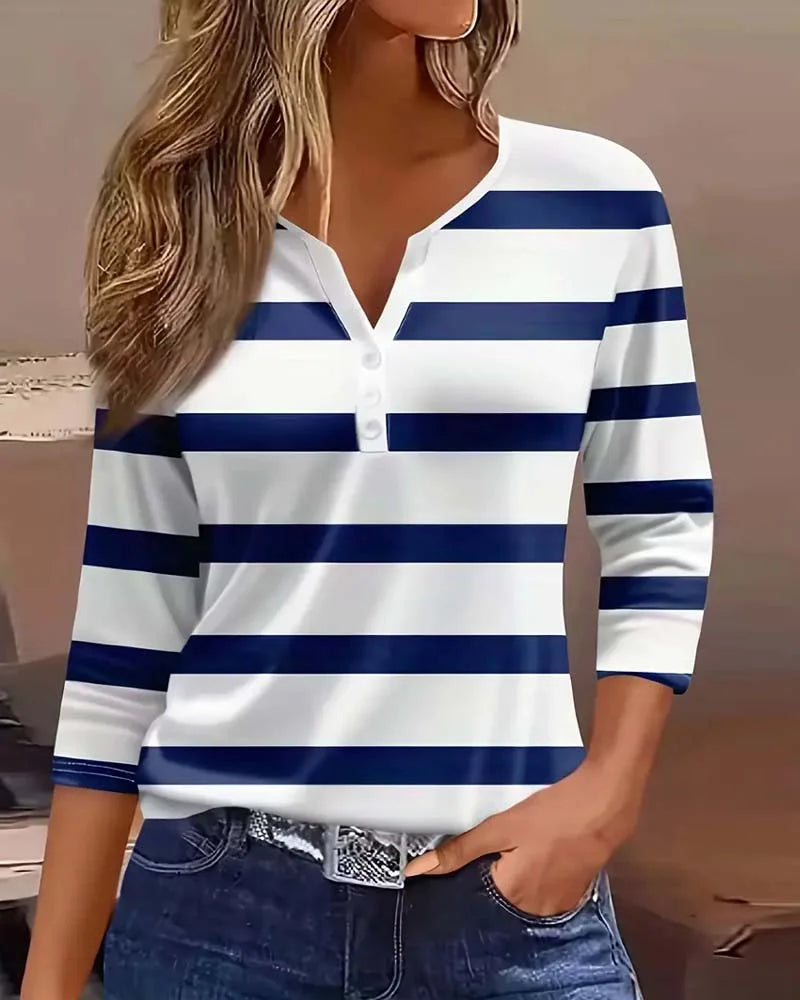 Hanne – Bluse med striber og knapper