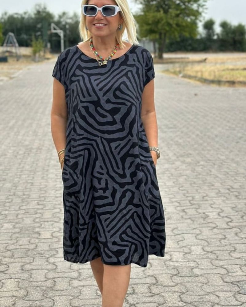Nelia – Kjole med rund hals og mønster