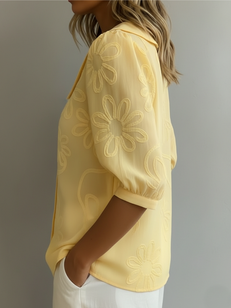 Sara – Bluse med broderede blomster