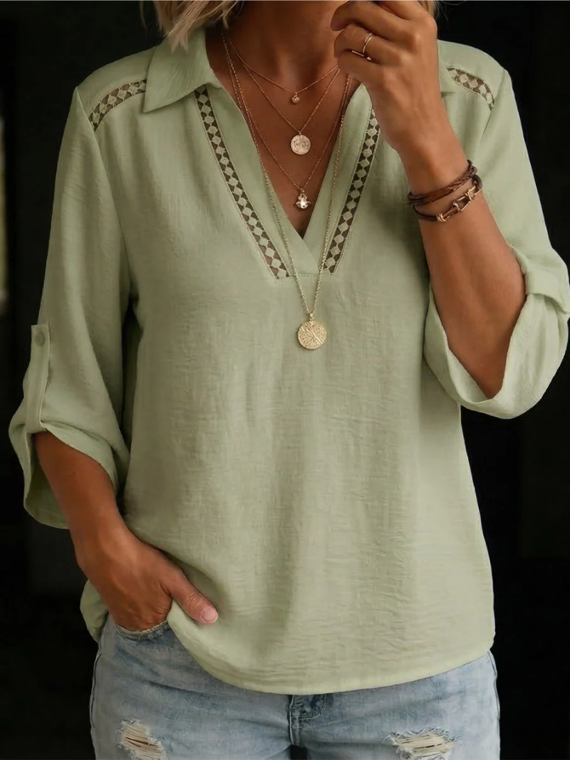 Lina – Bluse med V-hals